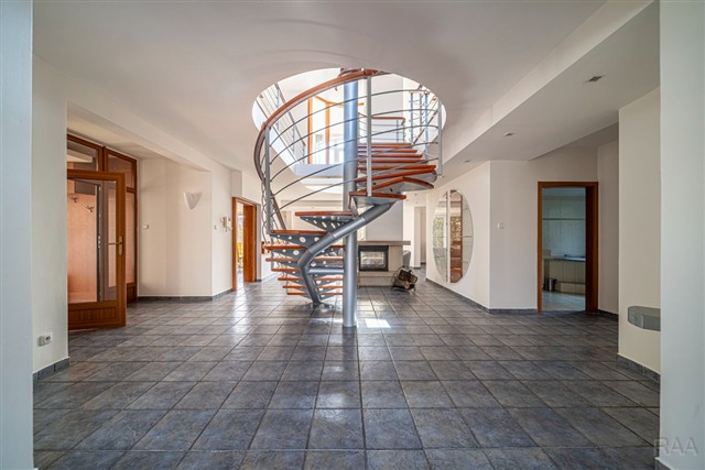 centrální část domu [38/89]